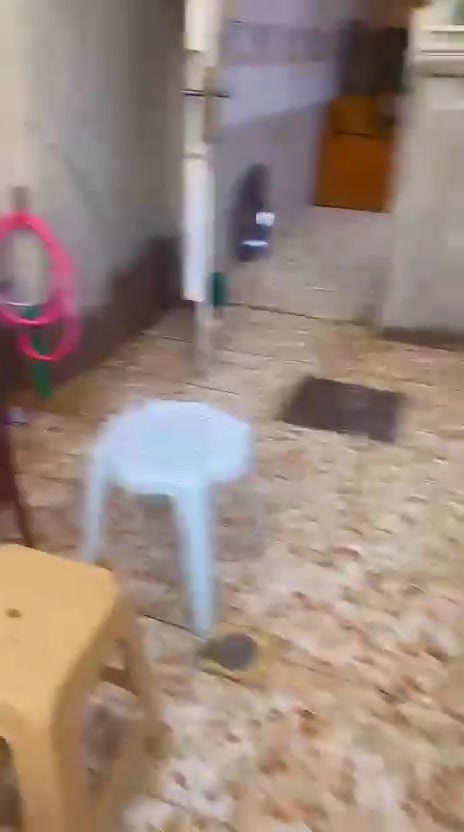 السلام عليكم
بيت طابق ارضي للايجار 
استقبال كبير 
مطبخ كبير 
صاله 
غرفه نوم 
كراج + حديقه 
صحيات داخليه وخارجيه
حي العامل قرب مستوصف الجمعيات 
***********
