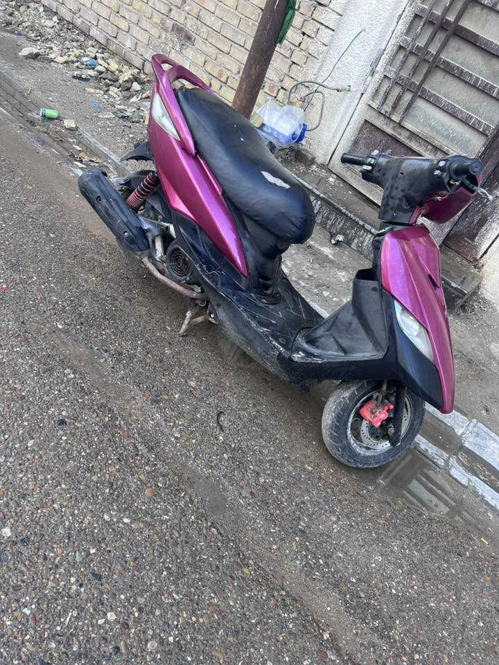 سلام عليكم دراجة ثعلب للبيع  جاهزة بدون نقص مكينة بلادية كلشي شغال منضومة زنون بيهة  دراجة كلهة بلاد مكاني غزالية وهذا رقمي ***********
