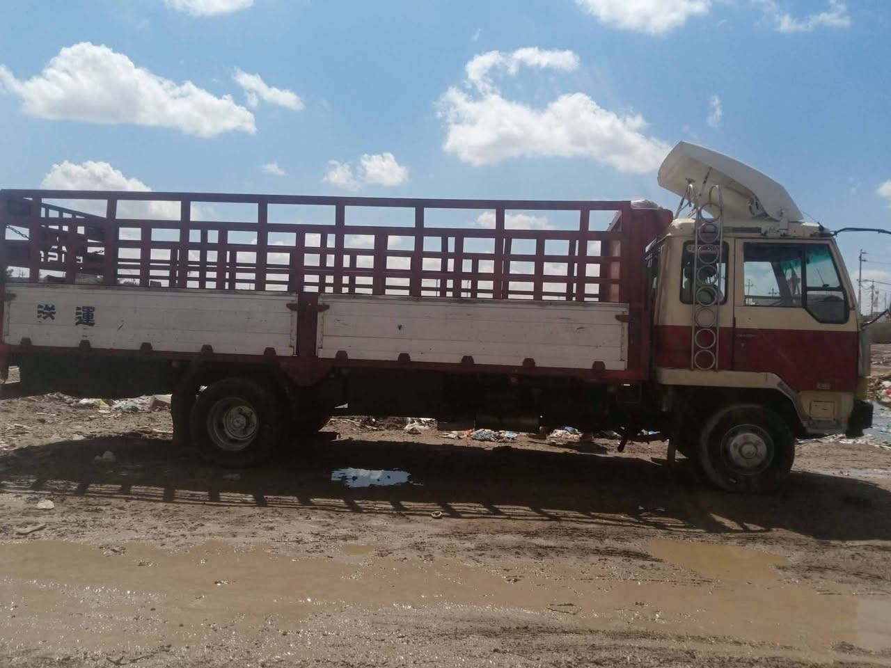 فوصة مربع للبيع الموديل 200 سنوية صاقطة بسمية السيارة مكينة 16الطول 6وربع بلاد تخم تير جديد السعر 130وبيهة مجال الشيري الشري يتصل عرقم *********** معلومات السيارة مذكورة الموشري لايتصل
