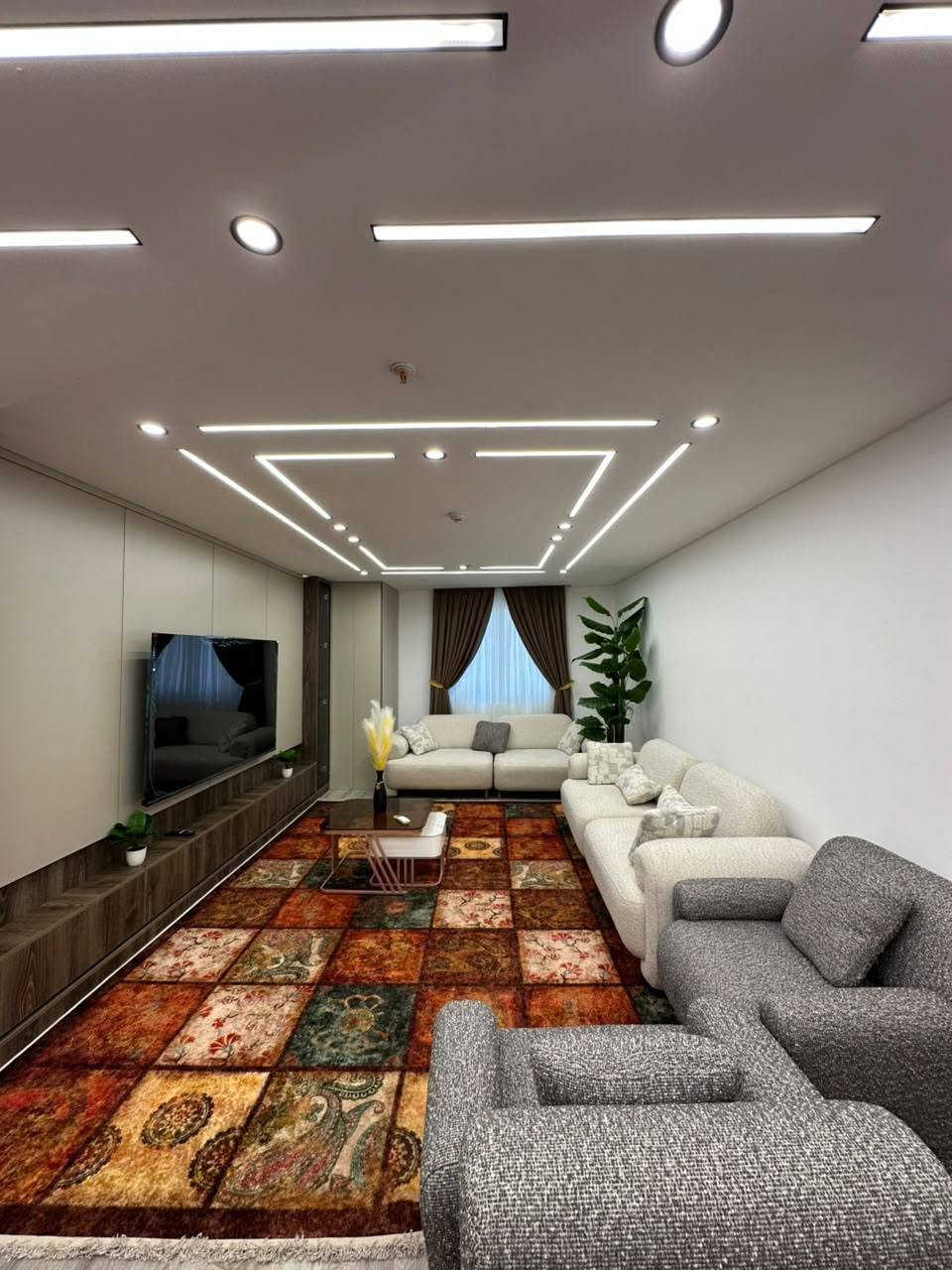 ✨ شقة VVIP عنوان للفخامة والتميز ✨
📍 الموقع: أربيل – مجمع لايف تاورز – قلب المربع الذهبي مقابل إمباير

🏠 تفاصيل الشقة:
• 3 غرف + صالة واسعة
• مؤثثة بالكامل بأثاث VVIP زيرو فاخر ✨
• تصميم عصري وأجواء راقية

🌟 المميزات والخدمات:
✔️ موقع استراتيجي بالمربع الذهبي – أفضل موقع في أربيل
✔️ خدمات متكاملة: ماء، كهرباء، سكيورتي 24/7، كراج سيارات
✔️ مجمع راقي مع مطاعم، كافيهات، جيم ومسبح 🏊‍♂️
✔️ إطلالة رائعة وأجواء مثالية للسكن

📞 للحجز والاستفسار:
***********_***********

✨ عقارات زهرة المدائن – حيث تلتقي الفخامة بالراحة 🏡 أربيل, العراق
