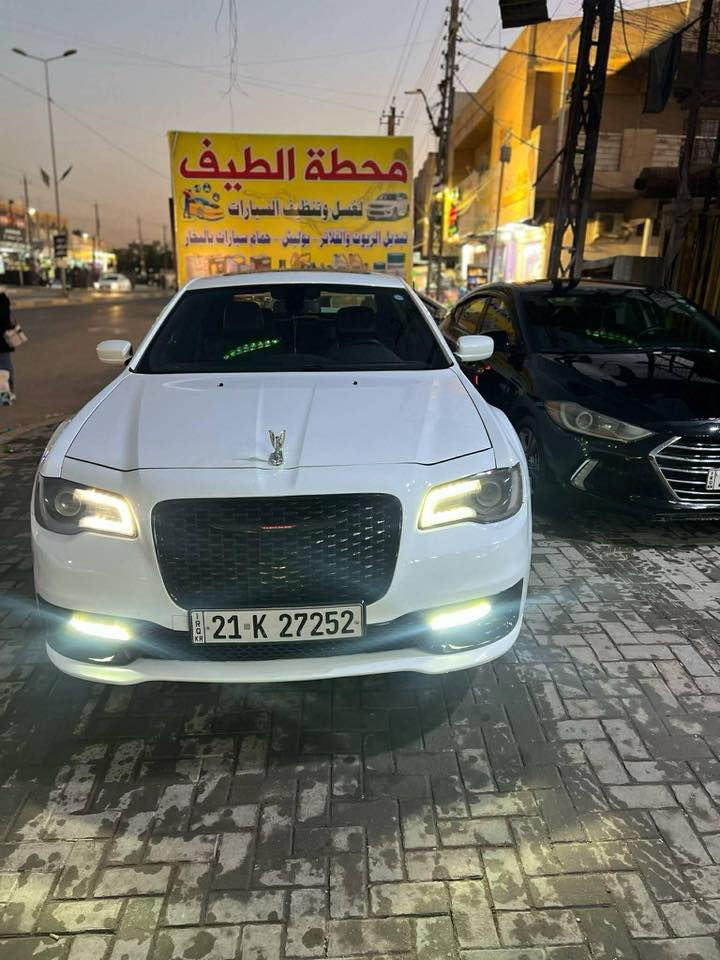 18s
وراد كندي 

السيارة داخله للعراق كلين 

هنا صار بيها جاملغ وباب السايق رش صبغ 

ولباب الخلفي مال صدر كلير من امريكا

بدون يرباك 

بدون حادث 

ماشيه 150

سنويه بسمي 

شمالي 

بنراما 

وموصفات الsمعروفه

***********
