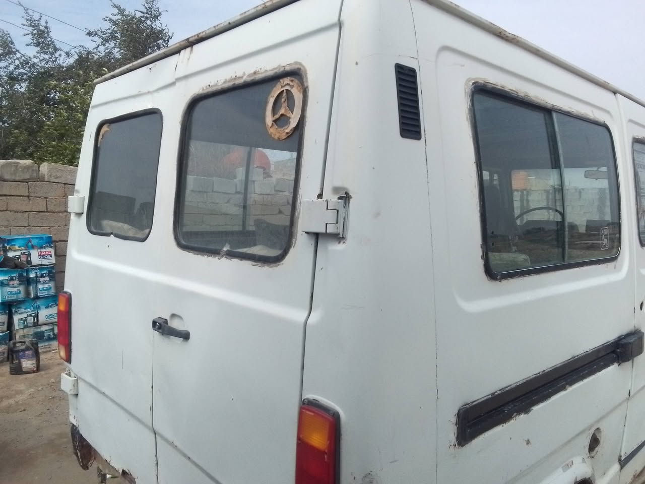 مارسدس بزون موديل 91 محرك سنتانه مصفره مرور جاهزه الشغل رقم ديالى
مراوس.  بتكتك باجاج ***********
