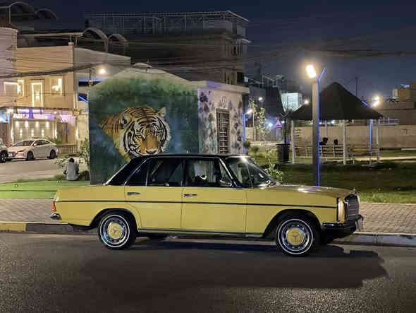 مارسيدس 
موديل 1975
كير عادي أربع نمر
السياره حلوه بدون نقص
أوربي بدون تبريد تكدر تسويها تبريد السياره كلش مرتبه ومال جناي ماتصرف عليها سنويه جديده رقم جديد
مكينه + كير البلادي بدون تحوير 
السياره حلوه وجاهزه ما شاء الله 
استفسار عن السياره اكثر اتصال او وتساب
***********
