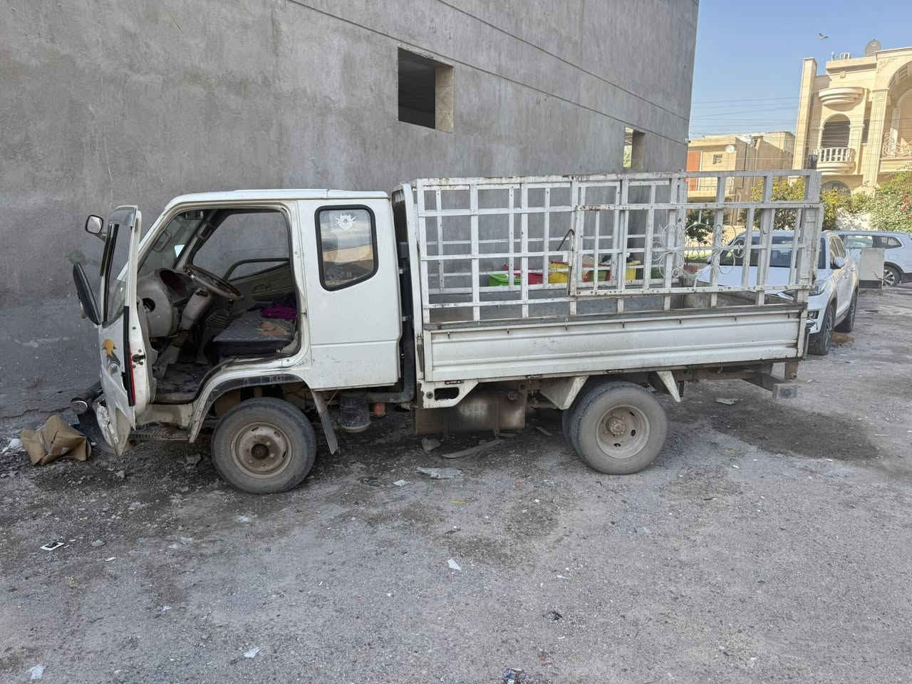 السلام عليكم من رخصة الادمن المحترم. كيا صيني. بلاك هورس2007. كير محرك بنكو 2700 جديد السعر3000$ الاتصال***********
