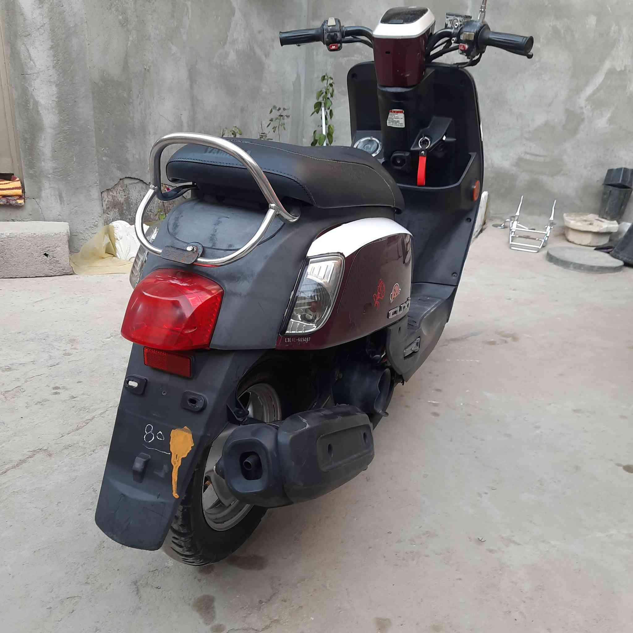 دراجه ماكس بوليسي
المديل 2013
نوزل فول مواصفات
دراجه حديثه مسطره 
السعر 1200000 وبيه مجال للشراي
 العنوان ام النعاج مقابل السجن المركزي 
الرقم
***********
