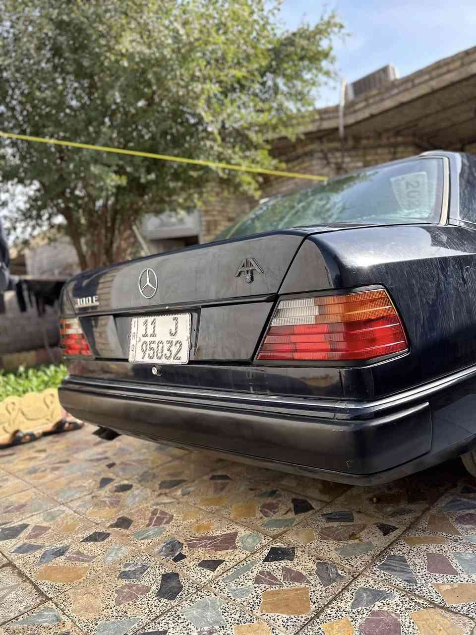 السلام عليكم 
بيع مارسدس  مكفولة كفالة عامة ماعدا الصبغ جمالية موديل 1991 رقم بغداد مشروع وطني هزه جديدة حدادية جديدة تخم تاير سنتر لوك جام كهرباء كهربائيات على وضع شركة 
مكينته بلادية لايت زنون وسيارة احلى من الصور
رقم *********** بي واتساب اي استفسار على الواتساب السعر(65)
