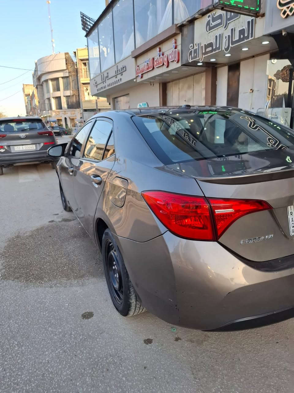 السلام عليكم 
كورولا 18 SXE اعلى فئه رقم بابل مميز
حادثها فقط بنيد وبلعراق نطخت الباب وتبدلت بدون دواخل وايرباكات سليمه كير ومحرك كفاله
فول مواصفات 
فتحه سقف 
كشن كهرباء 
كراسي جلد 
كشنات هيتر 
شاشه وكامره 
ردارات جانبيه واماميه وتوقف ذاتي
اشاير مري 

العنوان / حله 
استفسار ***********
