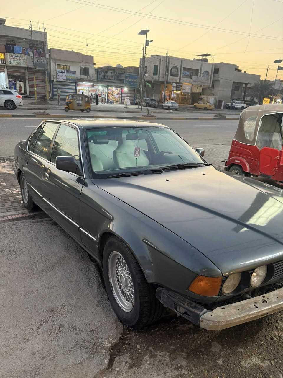 سلام عليكم Bmwموديل ٨٩ كهرباء يرادلها شغل محرك وكير خير من الله الكشر كدامك ناقصها دعاميه اماميه  سلندر ٦محركه ٣٥٠٠  رايدها ٣٧ ورقه وبيها مجال 
*********** رقمي
مكان بغداد البياع

