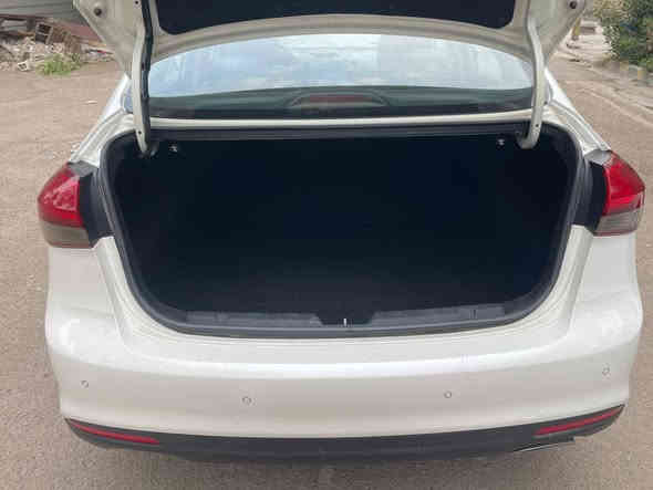 كيا سيراتو 2017 وارد ايراني اصل خليجي..
كفاله من الصبغ والتبديل وحتى من الشخط من الزيرو باسمي.. 
ماشيه 40 الف شرط تراي مال جديد 
فول موصفات اعلى فئه VIP..
بصمه..
محرك 2000 دوش..
كراسي كهرباء وكشن السايق خزن ميموري..
تبريد تدفئه بل الكشنات..
راذارات امامي جانبي وتوقف ذاتي..
فتحة سلايد..
مري شفط وترحيب..
سماعات انڤنتي..
شاشه وكامره بلاد جي بي  S
 البجم لد والبك لايت لد كامل.
تبريد خلفي امامي ومنفصل وشاشه لمس.. 
خمسه ويل كب والسبير منازل.
اللايت زنون وعدسه بلاد.. 
تدفئه بل الدركه.. 
حساس خلفي امامي ويطلع بل الدشبول ياشر.. 
شاشة اعطال بل الدشبول.. 
دكمة مود درايف 3 وضعيات..
ترحيب عند الاقتراب بل المري ويدات البوب.. 
السياره بعد مبيه موصفات كله بلاد هاي جنايتها يعرفوها
الشراي يتصل ومكاني بغداد حي الجهاد السياره جديده بمعنه الكلمه وين يعجبك نفحص.. 
... ***********....
