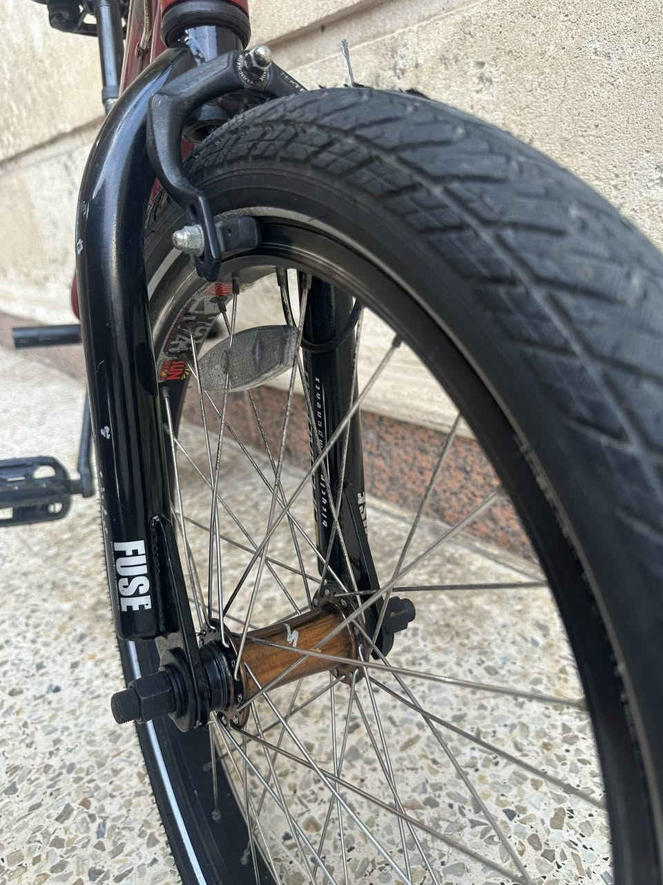 السلام عليكم
بايسكل BMX ماركة specialized نوع fuse امريكي، البايسكل والبطيخات كل قطعة مختمة بماركة البايسكل ومابيه اي قطع مبدلة
حجم 20 
تايرات ويدات وسرج مشدودات بالجديد
بريكات امامي وخلي شغال وبيه شيالات بالويل الخلفي
مابيه اي نقص ونظيف جداً ممستعمل هواية
مكاني بغداد السيدية والسعر ٢٦٥ الف


**إذا كنت صاحب هذا الإعلان وتريد حذفه لأي سبب، رجاءا أرسل رسالة إلى الدعم الفني**
