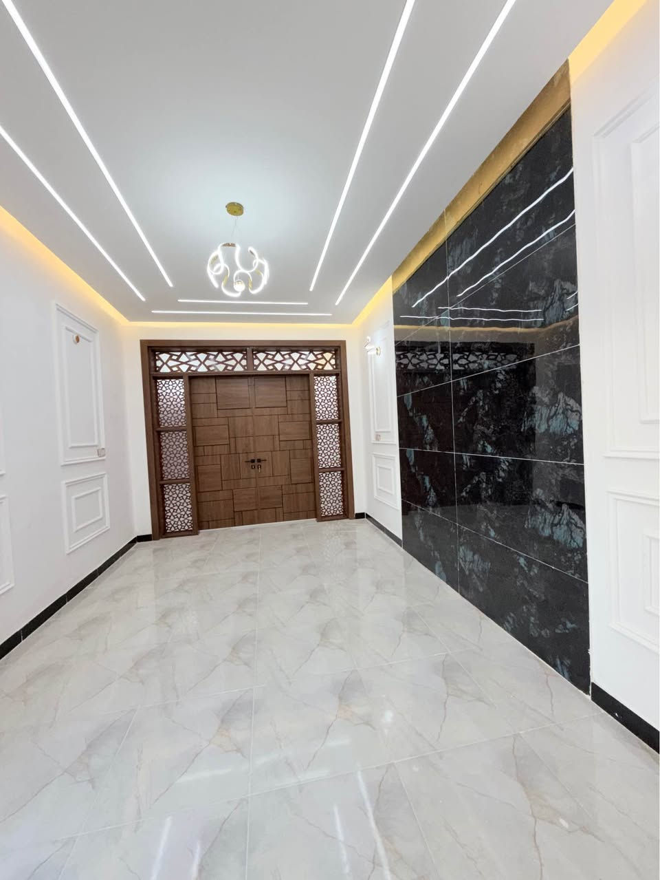 دار للبيع مساحه ١٥٠ متر طابو زراعي مقابل ملحق قريه الغدير يبعد عن الشارع العام ١٠٠ متر البيت جديد غير مسكون شغل درجه اولى يحتوي علا غرفتين وصاله ومطبخ واستقبال وصحيات داخليه وخارجيه كافه الخدمات متوفره تبليط لباب البيت السعر ٧٢ مليون وبي مجال بسيط للاستفسار *********** النجف, العراق
