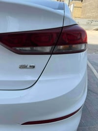 سياره النترا خليجي ٢٠١٧ فئة GLS رقمها سليمانيةبيها ضربة دعامية خلفية و...