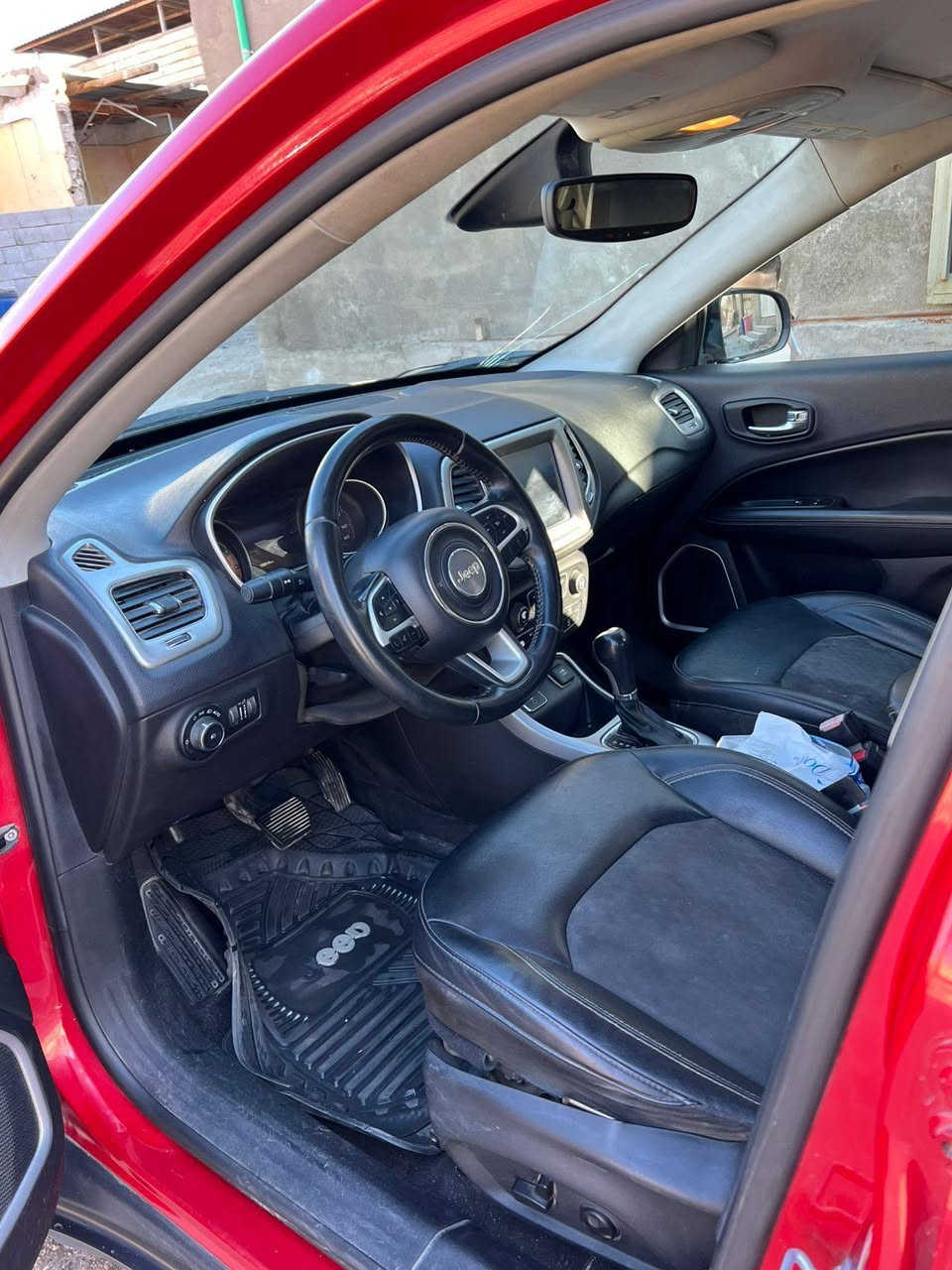 السلام عليكم للبيع او مراوس جيب كومباس موديل 2017 رقم ذي قار تحويل ثاني يوم رقم انكليزي هزة جديدة وارد امريكي حادث بنيد فقط وبلعراق بيها باب الصدر صبغ وجاملغ بارد السيارة جاهزة من كلشي حدادة تبريد محرك 2400 فول مواصفات عدا الفتحة كشنات جلد شاشة كبيرة جنطة كهرباء ماشية 102 كيلو متر بصمة سايد بريك دكمة السعر 110 وبيها مجال قليل للشراي مكاني البصرة هاتف *********** البصرة, العراق
