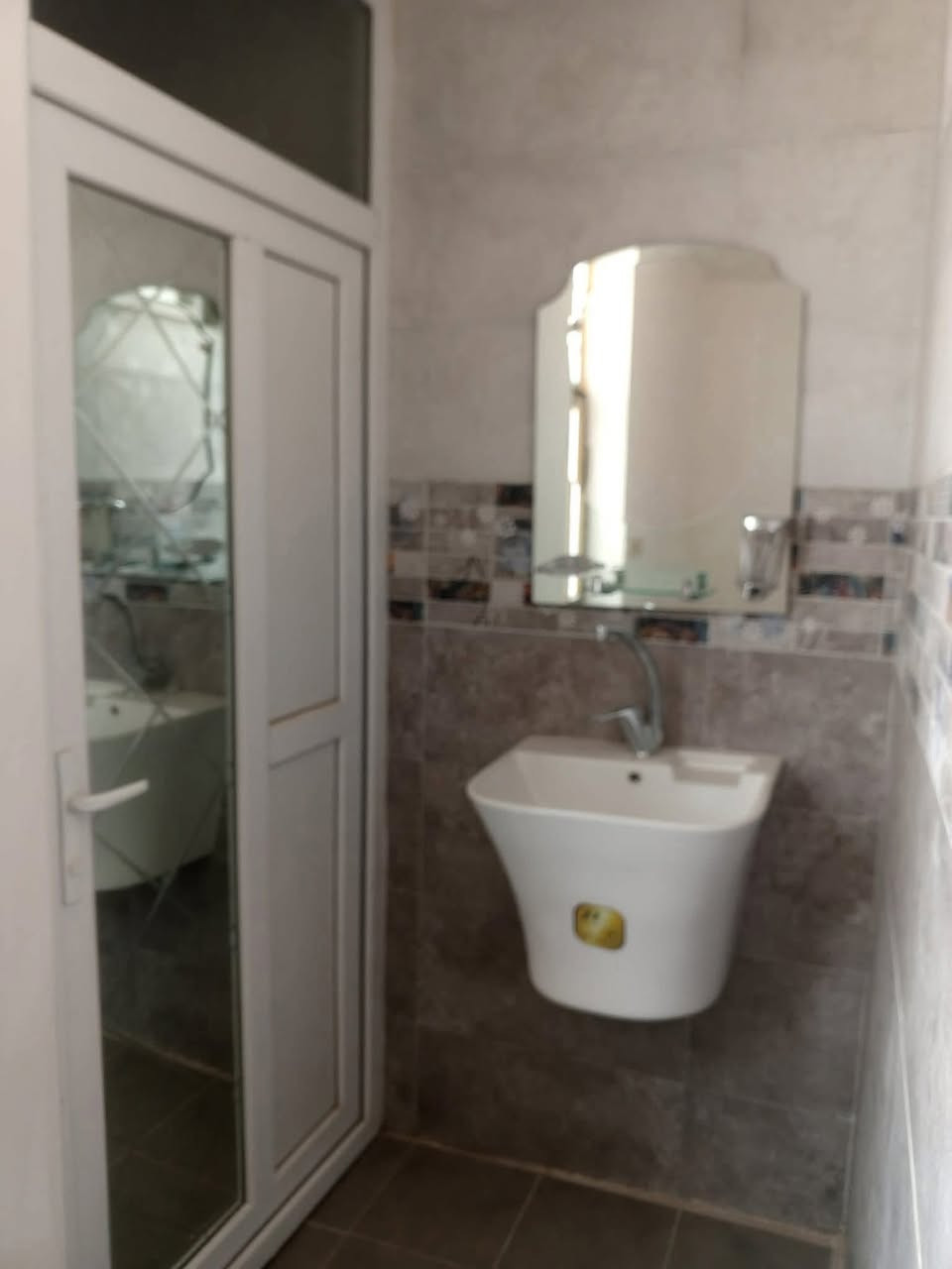 دار للبيع مساحه 110 متر بناء حديث درجة اولى طابو زراعي سند 25 البيت فارغ استلام مباشر للمشتري شارعه 10 متر غرفتين نوم مطبخ كلدور ستقبال صحيات عدد 3 موقعه خلف مدينة حمورابي ومدخل ثاني شارع 80 حي القضاة شارع مجمع زمزم تفاصيل
 ***********
***********
