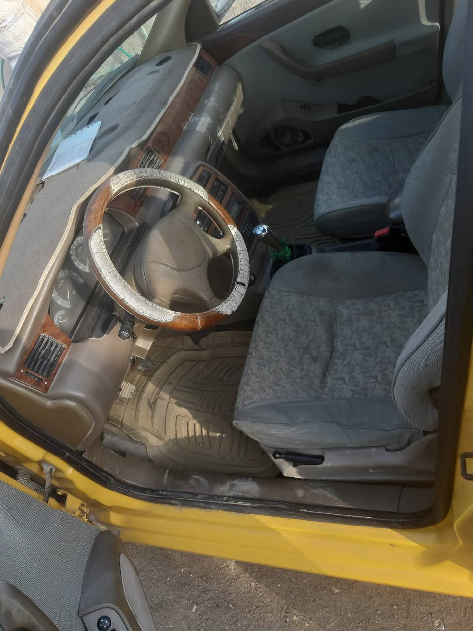 سلام عليكم سمند موديل 11 لون اصفر ناطقها شغال مكينه بلادي ونظيفة  لا تنقص ولا تبخر (فقط مبدل كازكيت بيها )
كير عادي سلف دينمو لايتات شغاله دبل اشاير سياره مال  عيشه  تشغل وتطلع بلاديه ماملعوب بيه السعر 15$ونص قفل مكان السيارة الشطرة رقم السيارة احمر وسنويتها موجودة راعيها بالدواية   للتواصل 
***********
