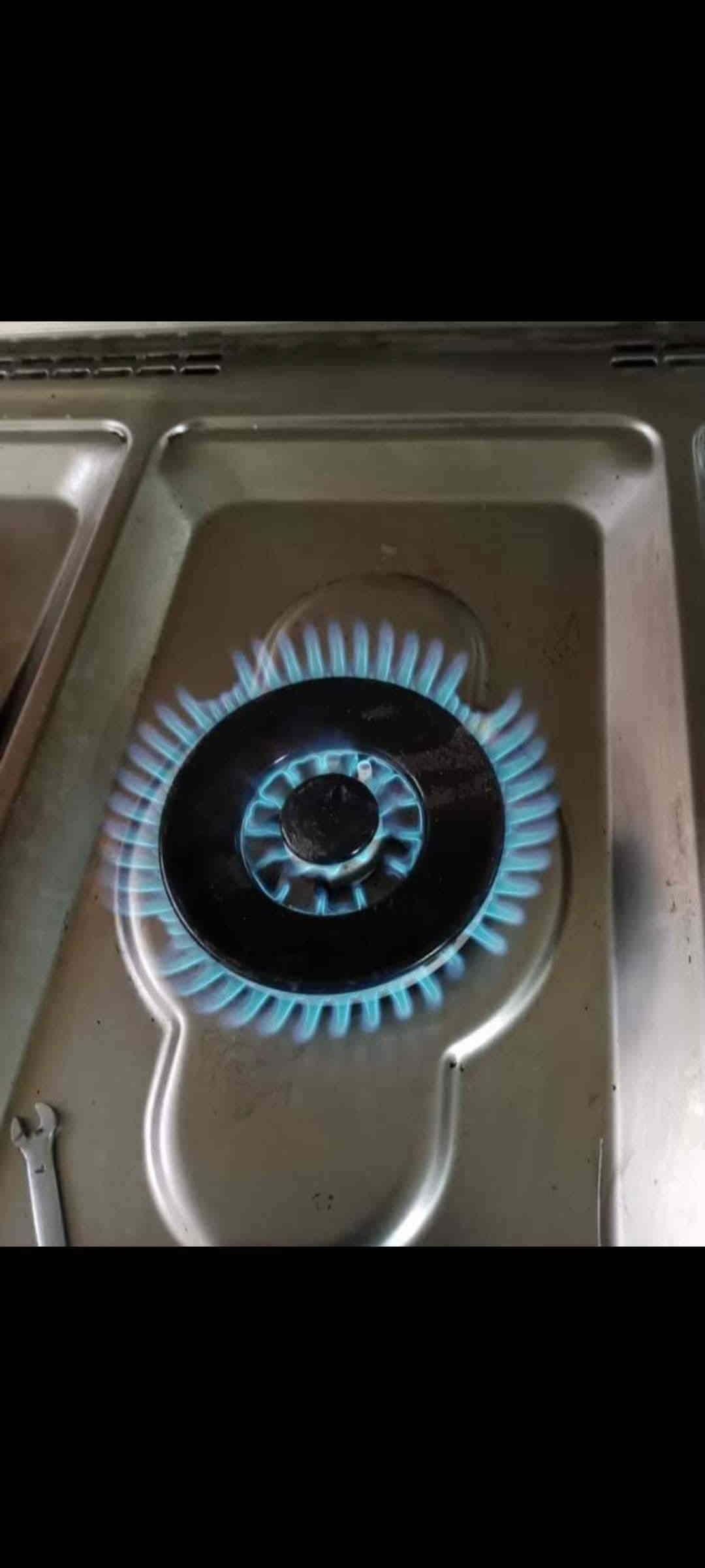 وياكم مصلح طباخات ايش محتاجين كل شيء موجود عندنا تصليح تواصلوا على هذا الرقم ***********
