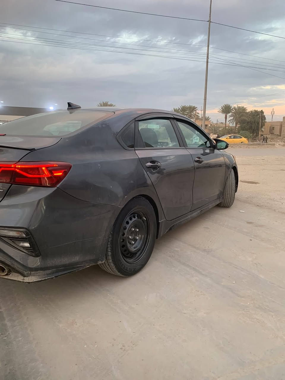 السلام عليكم كيا فورتي موديل2021سعر 114 وبيها مجال كير عادي كير عادي رياضي وبنفس وقت اقتصادي
فئة GT تيربو GDi 1600 محرك لاتنقيص ولابخار ولاصوت
فول مواصفات فتحه سقف تحديد مسار بصمة تشغيل بصمة ابواب اشارة ترحيب اشاير بالمري توقف ذاتي رادار امامي صندوق ذكي يفتح عند الاقتراب ماشيه 90الف
ميكانيك وكهرباء كلها تمام وارد امريكي حادثها جاملغ امامي ايسر لغد شاصي مكفول  رقم بغداد باسمي 
عنوان سياره بغداد ابوغريب
واتساب  *********** للاستفسار اكثر
