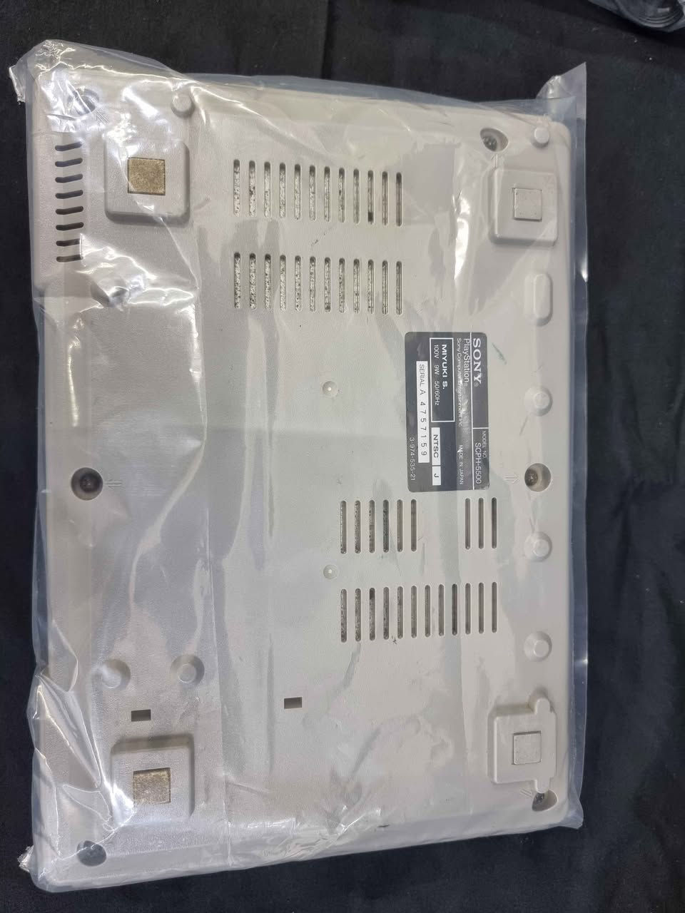 پلەیستەیشن ١ بۆ فرۆشتن
زۆر زۆر بە پاکی ماوەتەوە و هی دەستی خۆم بوە و ١٦ ساڵە هەڵم گرتوە
کارتۆنی خۆی لەگەڵ ماوە 
دەسک و میمۆری و کێبڵ و فیشەی بیلادی خۆی لەگەڵ ماوە
هیچ عەیبێکی نیە و بە شەرت ئەیفرۆشم
گەیاندن هەیە
نرخ -   ٧٥   هەزار أربيل, العراق


**إذا كنت صاحب هذا الإعلان وتريد حذفه لأي سبب، رجاءا أرسل رسالة إلى الدعم الفني**