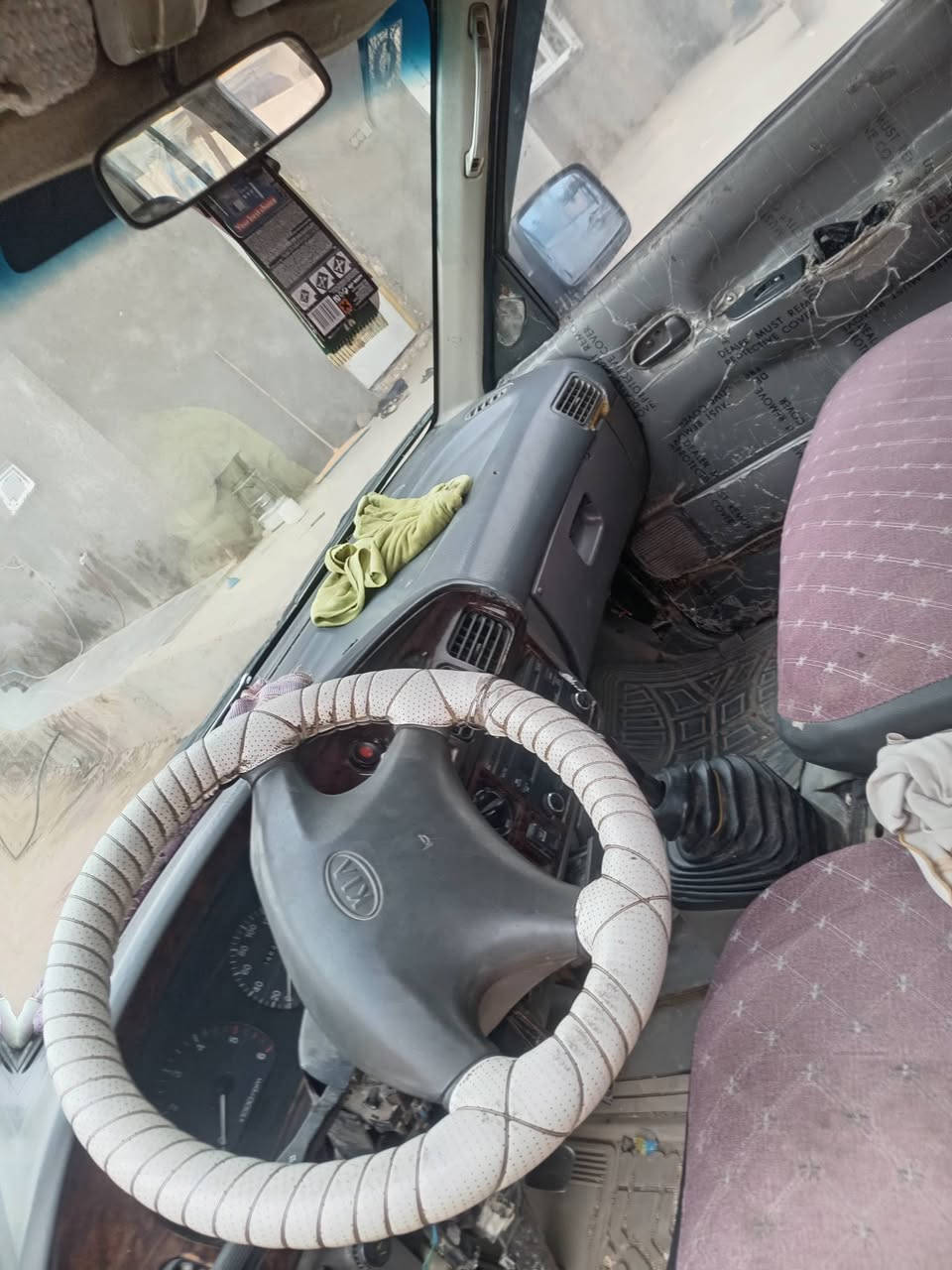 السلام عليكم كيه بريجو للبيع موديل 2001بسمي رقم انبار نكليزي محرك كير اكسل مكفول والباقي كدام عينك بيع او مراوس بكامري وكلشي بسعره السياره ب90الاتصال بالرقم ماجاوب خاص ***********
