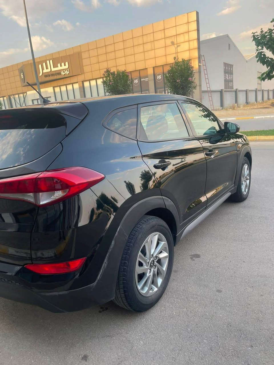 هوندا توكسون موديل ٢٠١٨ مواصفات امريكي لون اسود  محرك ٢.٠ سيارة ومواصفات گير عادي اوتو تراكشن بيها ستيرن فوليوم تحديد سرعة جامات اوتو ٤ طايرات جديد سنوية جديد او سنوية بي اسمي محرك گير بشرط موو مفتوح سيارة بيها قطعتين صبغ بدون دواخل سونر موجود بل منشور سعر ١٥٥ او مجال مكان سليمانية شارع سالم *********** السليمانية, العراق
