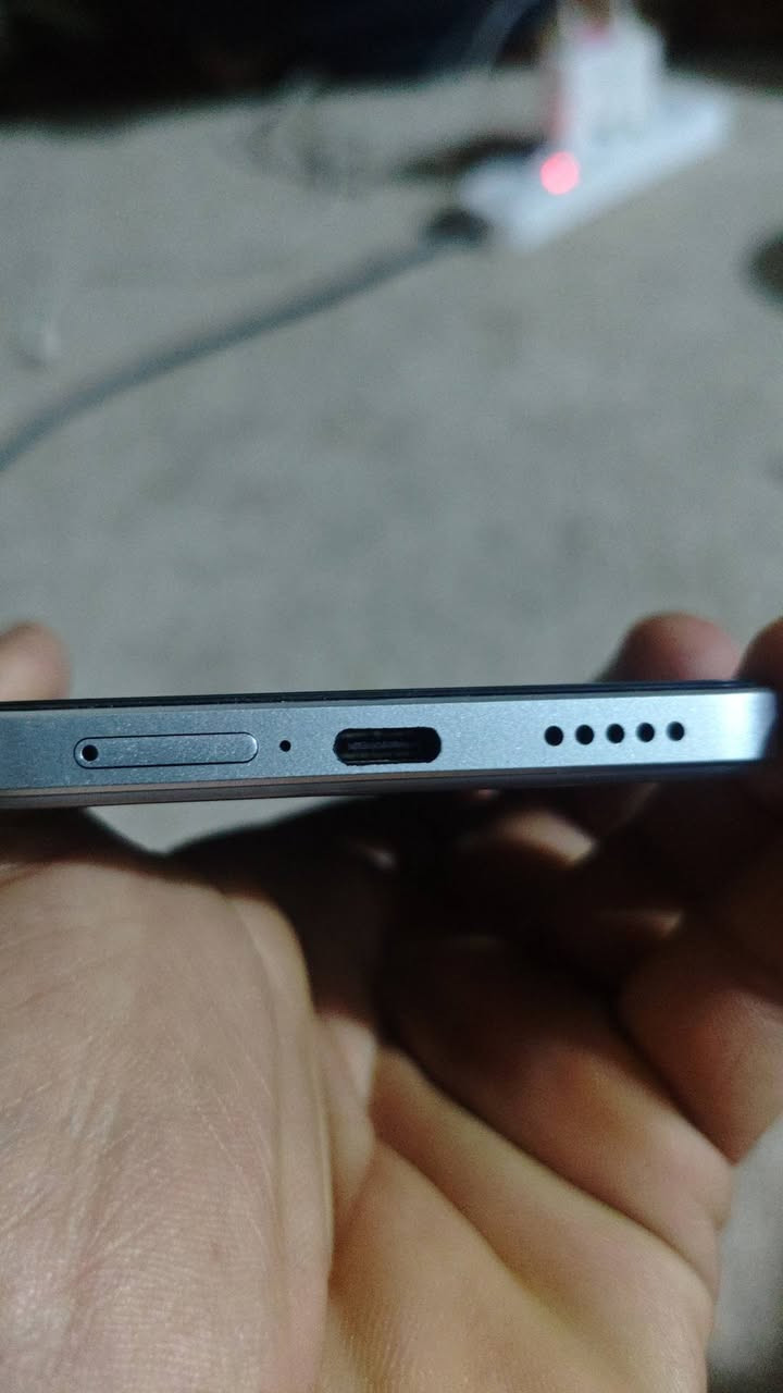 اخوان جهاز بوكو x6برو 5g. كامل ملحقات شاحنه وكارتون.  سعر 260 بيه مجال ***********
