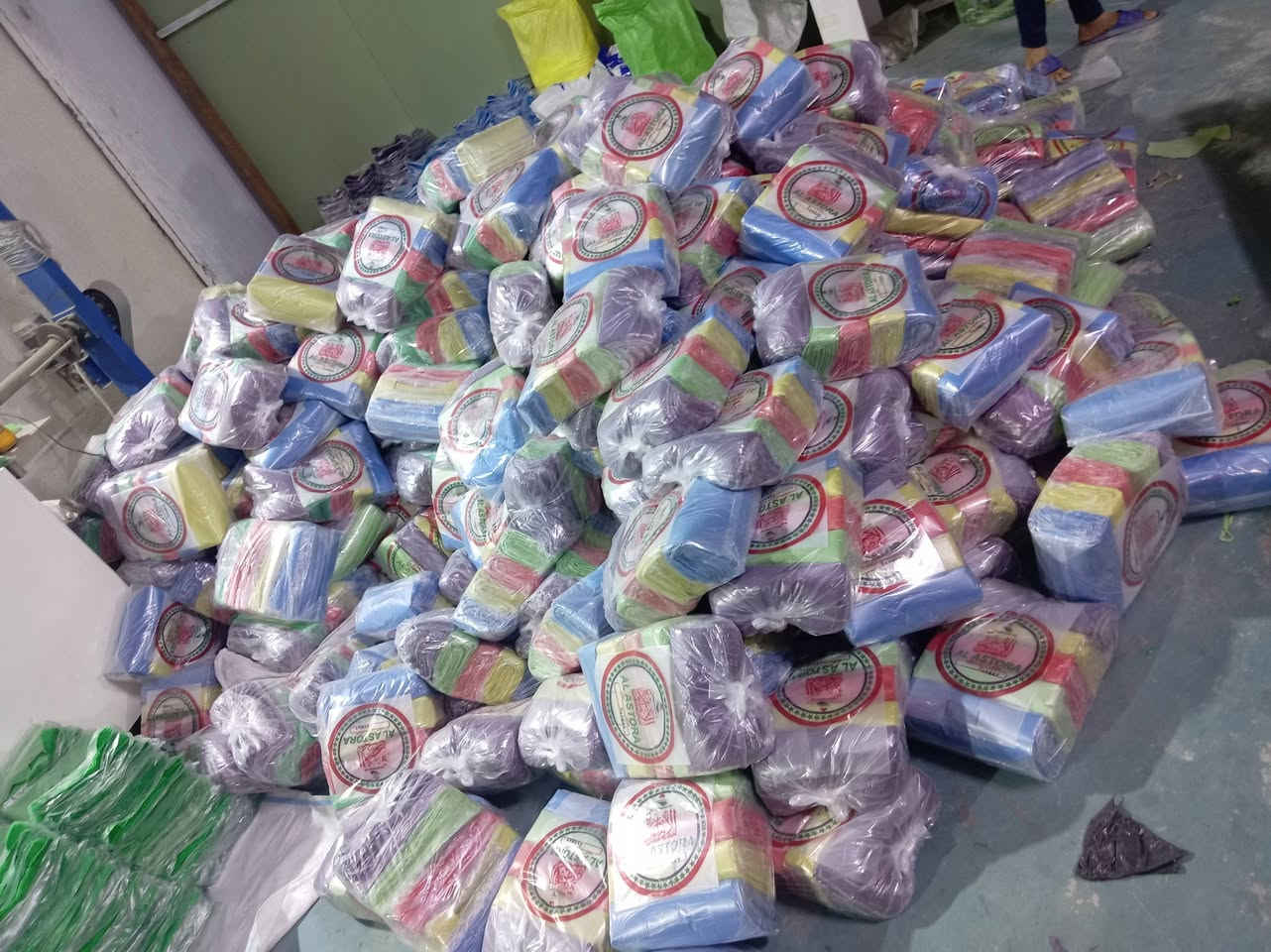 متوفر علاگه جميع القياسات بانواعها اسود والوان واسعار مناسبه وخصم خاص لاصحاب الجمله مكان المعمل كربلاء يوجد توصيل مجاني داخل كربلاء للحجز والاستفسار *********** يمكنكم الاتصال في اي وقت وبخدمتكم
