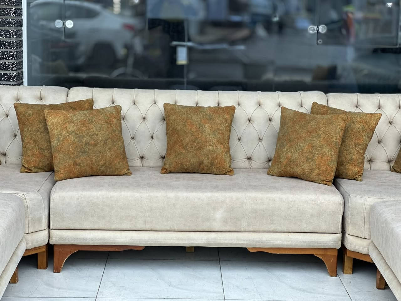 كورنر تركي  U وتكدر تخليه حرف L     دبل زاويه محتركات متكون من 13 نفر واكثر نسبة نضافته 100/100 اخو الجديد هيكل  والقاعده والرجل بل كامل خشب زان قماش شاموا وترو بروف    ضد سوائل مقعد طبي سوفت امريكي فول بوليستر   
قياسات الكورنر حاليا  350سم/3 سم/340سم/
 جوكرات بيه 2 والزاويتين متحركة هم جوكر  تكدر تغيير القياسات براتحك   عنوانه اربيل زانكو 99 قرب مطعم كص سنگر يوجد توصيل ل بغداد ولباقي المحافظات   *********** واتساب فقط علي
