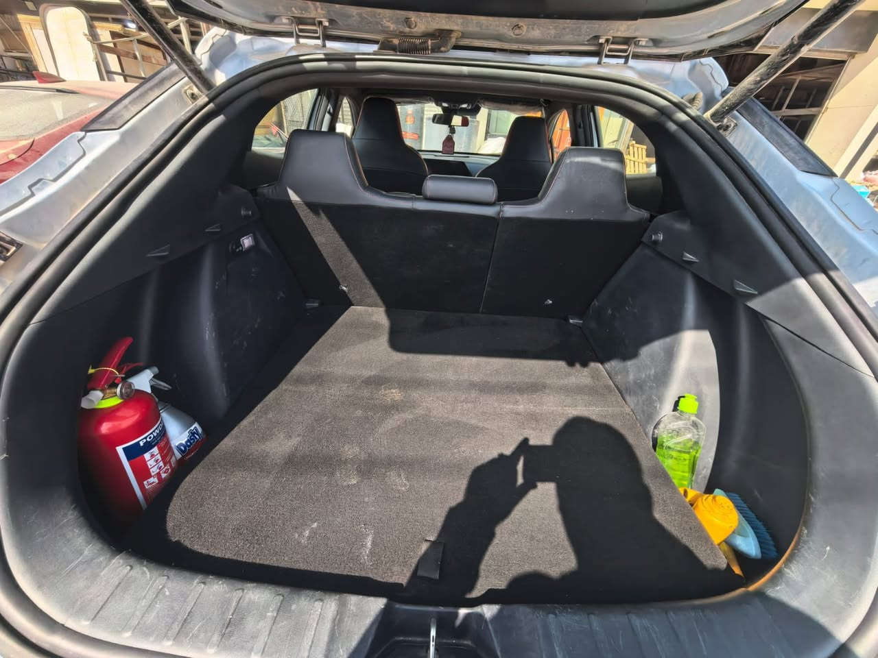 شانجان Uni -t موديل 2022 ماشيه 21 الف بعدها بداخل الضمان شركه البخيت مواصفاتها معروفه  سياره كامله مكمله بيها بارد قليل جدا بالبنيد مأشر عليه بالصوره والدعاميه صار بيها كسر بسيط وبدلتها نفس لون شركه سياره مرتبه واقتصاديه سعرها 175$ وبالعافيه على الياخذها 
***********
