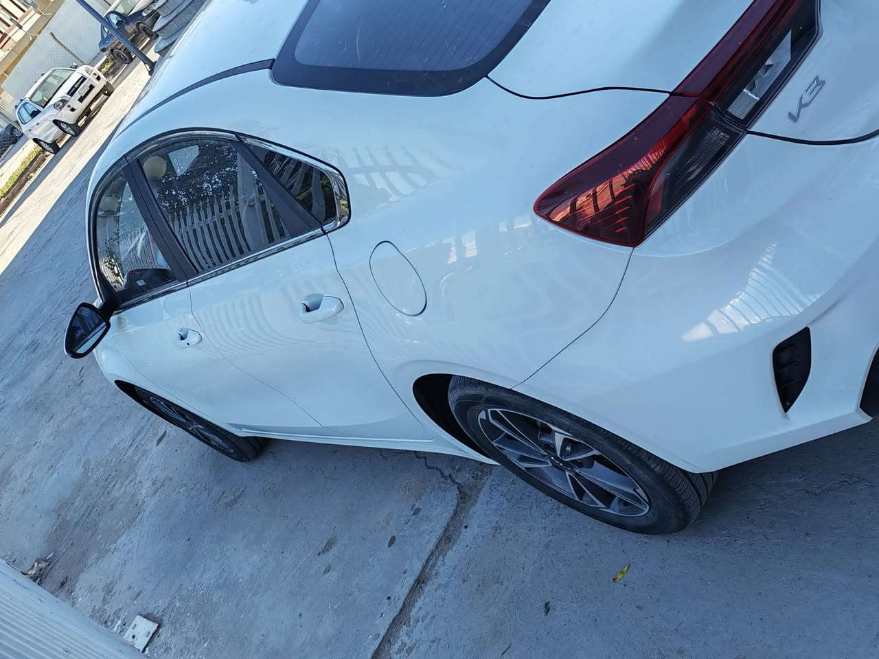 #بسعر_مناسب
الســلام عليــكم 
ـ K3 رقم شمالي  2024 انـگليزي
فول مواصفات 
ـ أمتـياز الصـين ـ كفــالة عامــة
ـ محـرك دبل نـوزل ـ1500
ـ إشـارة ترحـيب ـ بصمة تشغيـل وابـواب ـ إشـارة مـري جانبيـة ـ الـمري شـفط ‎ـ كاميـرا متحركـة مع تحـكم بالكاميـرا
ـ شـاشة كـبيرة ـ شـاشـة تبريـد منفصلة
ـ عـداد سرعـة ديـجـتل ـ ايـربـاك 6 
ـ مقـاعد جـلد ـ فتـحة سقف سلايـت
ـ لايـت 3 عدسـات ـ حـاجـب led 
ـ بـك لايـت متـصل led 
ـ تحـكم  ستيرن فـول جـهتين 
ـ سـايد بـريك كـهـربائي ذكـي‎
ـ نظـام ـ اوتـو ـ هولـد ـ مـانع انـزلاق 
ـ نظـام قيـادة مـتعدد 4
 ـ سبـورت ـ ايكو ـ كـومفرت ـ سمـارت
ـ گـير طـيارة شـاشـة ــ إنـارة led
ـ ويـل كب كروم 16 ـ حساس4 ABS
ـ حساس TPMS ضغـط الاطـارات 
ـ مـنافذ شـحن Wireless عدد 3
ـ عـداد الـكيلـو مـتر 6500
مكاني نجف

السعر :: اطلبه بالتعليقات يصلك خاص 📩🟩✅🟩

رقم صاحب السياره
 ***********
