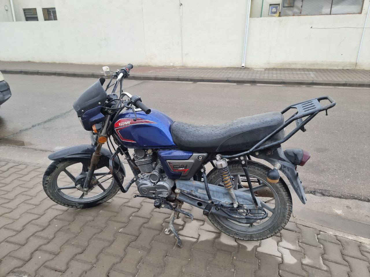 دراجه صيني كيوي للبيع 
محرك مكفول ما مفتوح 
جاهزة رقمها واسط بأسمي 
مكانهه حي الجامعه 
للتواصل *********** واتساب 
السعر مليون وميتين وبيهه مجال
