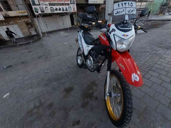 سلام عليكم دراجه قفاز لونسون للبيع  دراجه مابيه اي نقص كامله من كلشي  سنويه بسمي دراجه ماشي 19الف وقابله للزياده بس وتحويل ثاني يوم او بعد سبوع السعر مليون و٨٠٠ وبيه مجال مستعجل علا بيعته كلش ***********
