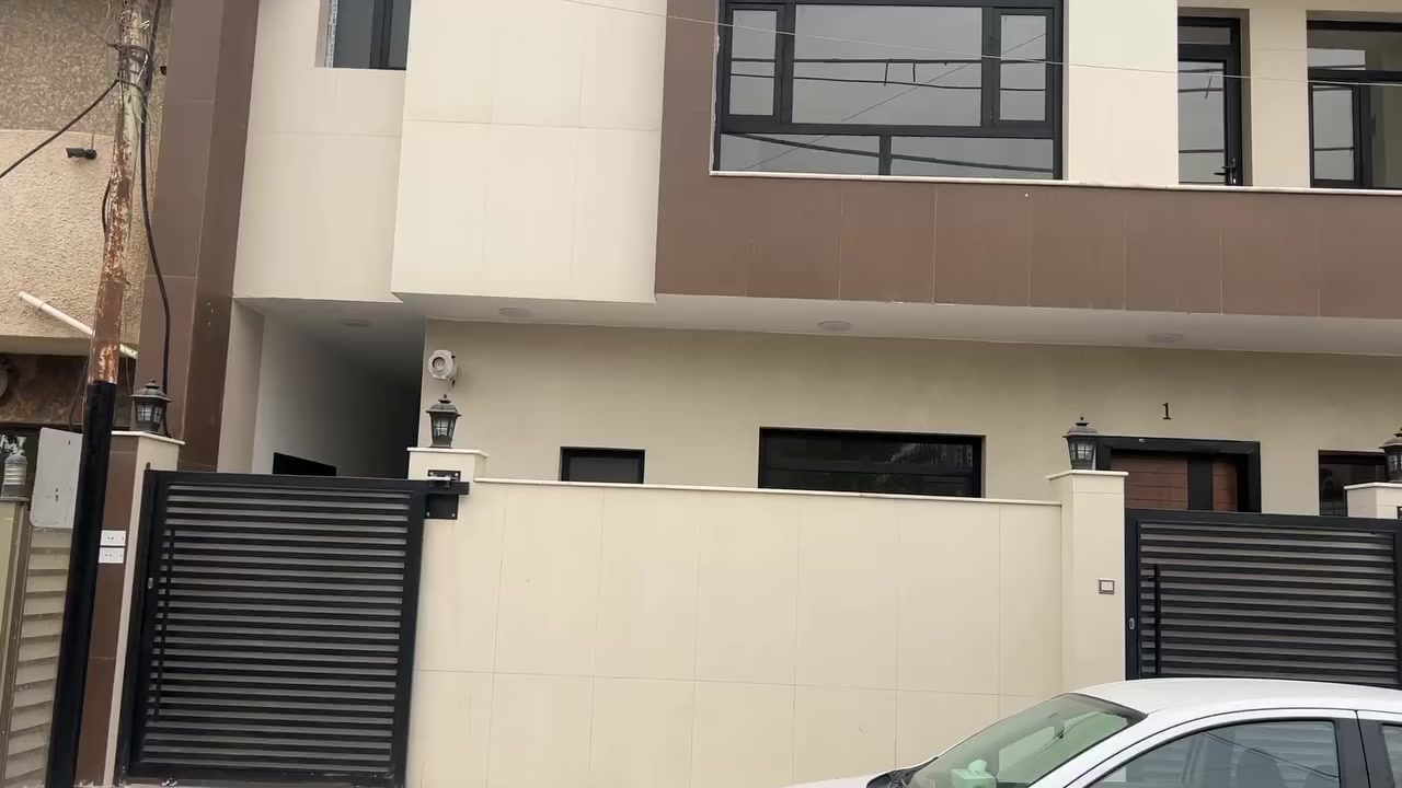 السلام عليكم 
يتوفر لدينا وحدات سكنيه للأيجار 
المساحه 100 م بناء حديث زيرو 2026 
 لكل طابق 2 نوم 2 مطبخ حار وبارد وخدمات
الموقع حي الجهاد  الخارجيه مربع بسام مقابيل التشجير المطله على مجمع النسيم ويتطلب عائله صغيره وشرط موضفين 
لمعرفة السعر يرجى الاتصال على الرقم التالي 

مكتب النسيم للعقار 

***********
