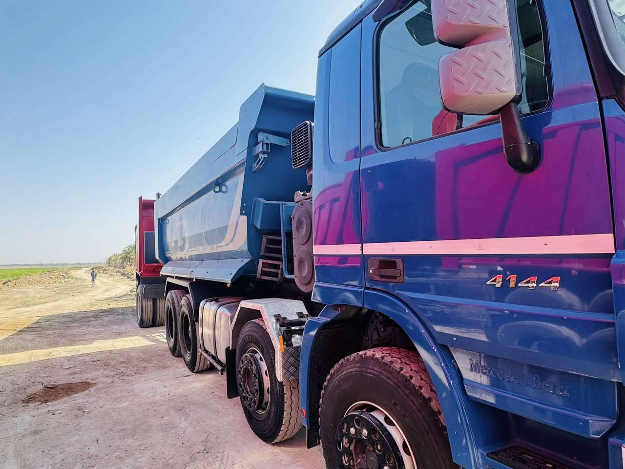 السلام عليكم 
للبيع مكينه 44كير كهربائي جي اف شيال مربوطه قاطره ومقطوره ‭0780 669 0886‬
