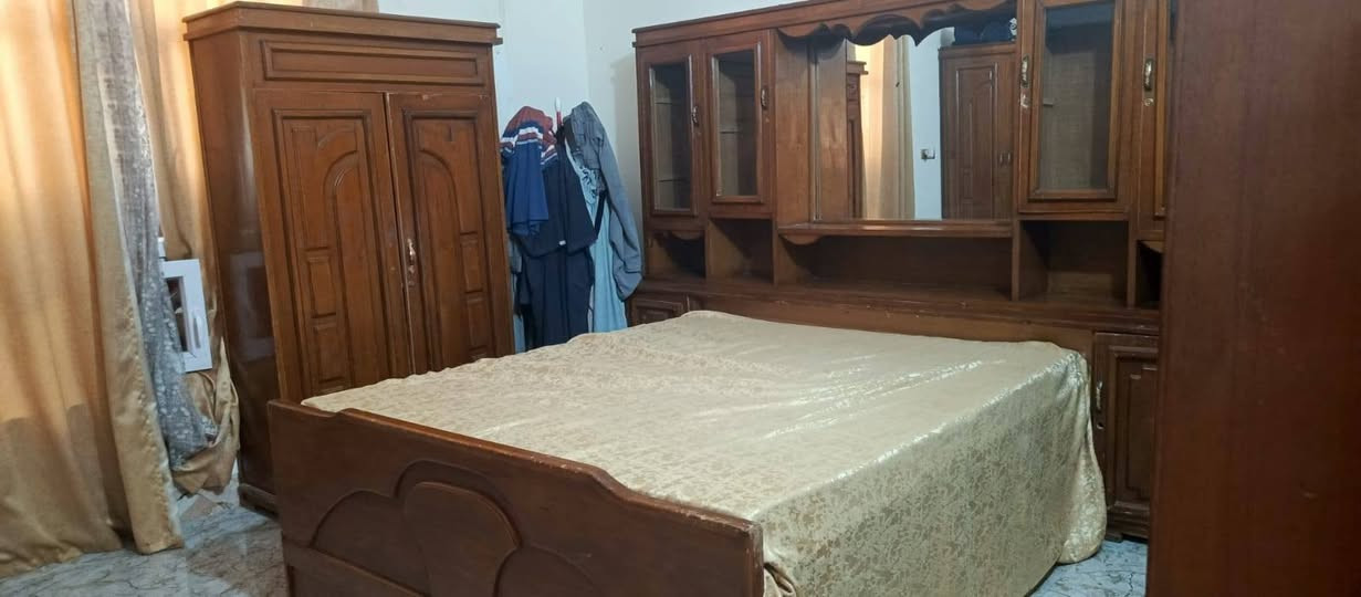 من رخصة الادمن ارجو الموافقه /غرفه احطاطه نجار درجة أولى تكمه للبيع مستعجل السعر مليون وميه وبيها مجال بسيط/*********** واتساب
