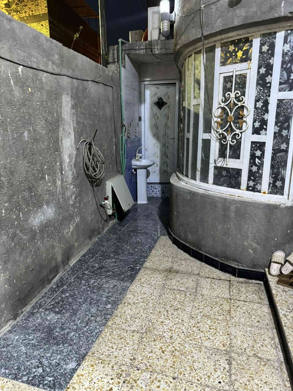 رقم العقار 3269  ياسين خريبط
المساحه 125 

المواصفات 

بيت بناء حديث كله طابوق الطابق الاول صاله ودوانيه وحمام كبير (غربي) ومطبخ كبير وتواليت خارجي مع كراج كبير الطابق الثاني 3 غرف مع حمام وتواليت (شرقي) والطابق الاخير مخزن وبيتونه السطح ايزوكام مصلط بالكامل

للتواصل ***********
