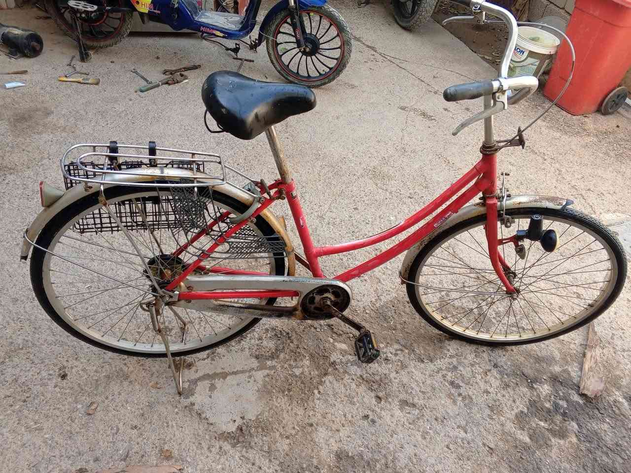 السلام وعليكم بايسكل للبيع السعر 50 وبي مجال الاتصال على الرقم ***********
