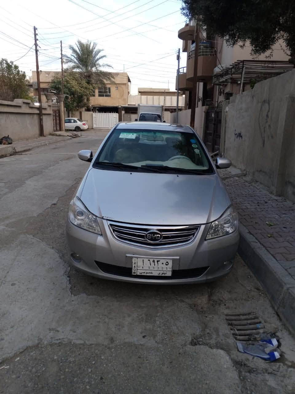 للبيع بي واي دي ٢٠١٣ رقم نينوى مشروع وطني صاحبها الشرعي بلموصل كابون بانزين بيها سنويه لل٢٠٢٨ لون رصاصي بيا جاملغ  والسياره بدون بارد او صبغ  السياره فول بصمه وفتحه السعر ٦٨ وبيها مجال للستفسار علرقم ***********
