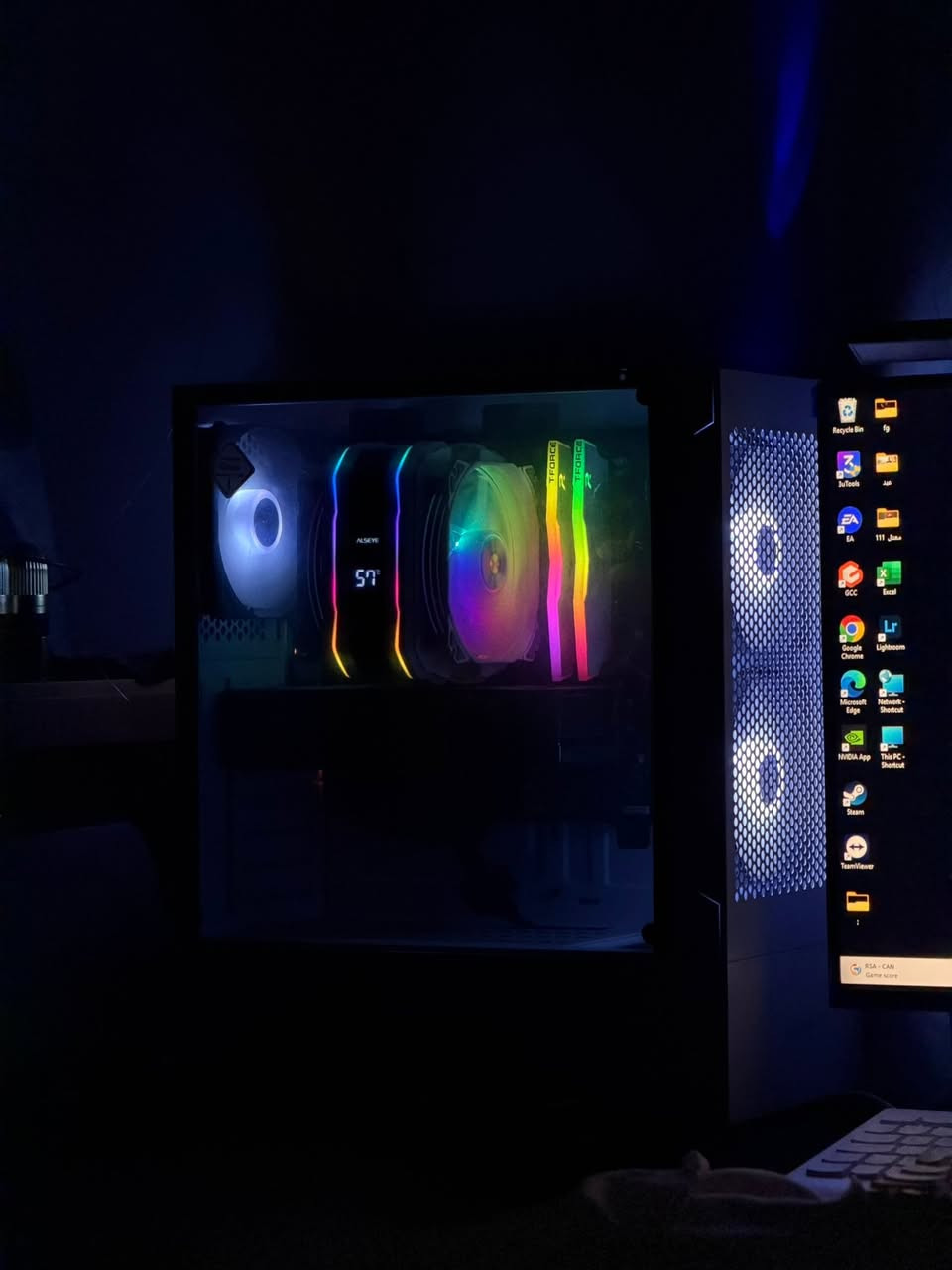 سلام عليكم pc كلش نظيفه
الشاشه بعدها بلاصق

الكيس ايضاً بعده بلاصق

استخدمه كلش قليل 

هذا مواصفاتها

معالج i5 جيل ال 13

كارت شاشة 4060 8gb 

رام 16 gb

هارد واحد تيرا

التبريد هوائي

كراتين كل القطع  

موجوده

سعرها 1.600.000
مكاني بغداد حي الخضراء


**إذا كنت صاحب هذا الإعلان وتريد حذفه لأي سبب، رجاءا أرسل رسالة إلى الدعم الفني**