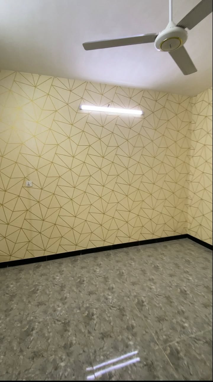 شقة جديده للإيجار (٤٢٥ الف) فقط
🛑للعوائل فقط 🛑
الشقة ط١ نظام مشتمل يعني (وحدك ب طابق) وعندك طرمة
التفاصيل :
غرفة نوم كبيره 
مطبخ مفصول 
خدمات 
صاله 
الموقع:الاعظمية-راس الحواش-قرب المحكمة
للفديو وتفاصيل اكثر 
📞***********📞
