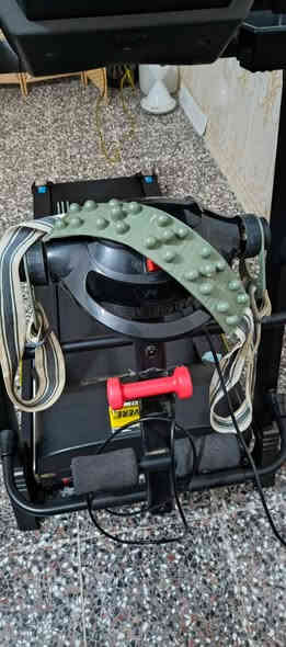 جهاز جري جبلي (Incline) نوع EVERE – فرنسي الصنع
الحالة: مستعمل / نظيف جدًا

المواصفات:

خاصية المشي والجري مع الانحدار (جري جبلي)

يحتوي على حزام تكسير الدهون 

مرفق دمبلز للتمارين

شاشة عرض: السرعة – الوقت – المسافة – السعرات – النبض

مستويات سرعة متعددة
السعر 300 الف
موجود في بغداد
للاستفسار التواصل واتس
***********
 

يتحمل وزن لحد 160 كغم 

موتور قوي 3.5 HP

قابل للطي مع عجلات للنقل
