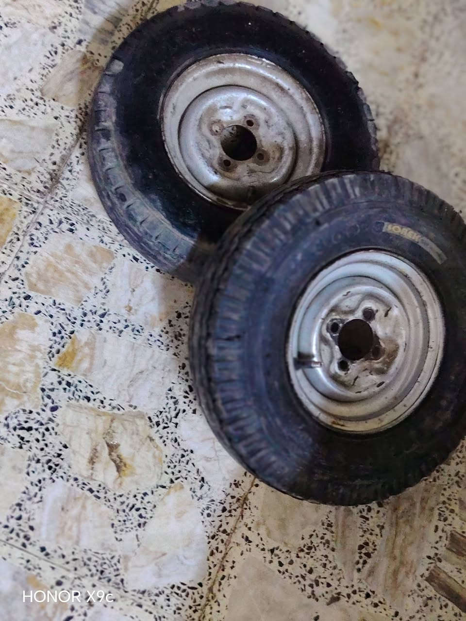 غرفه تكتك شركة مدوشمه جاهزة برغي مابيه مكسور زوج سبيرات لواحد ب. ٢٠    . ***********

