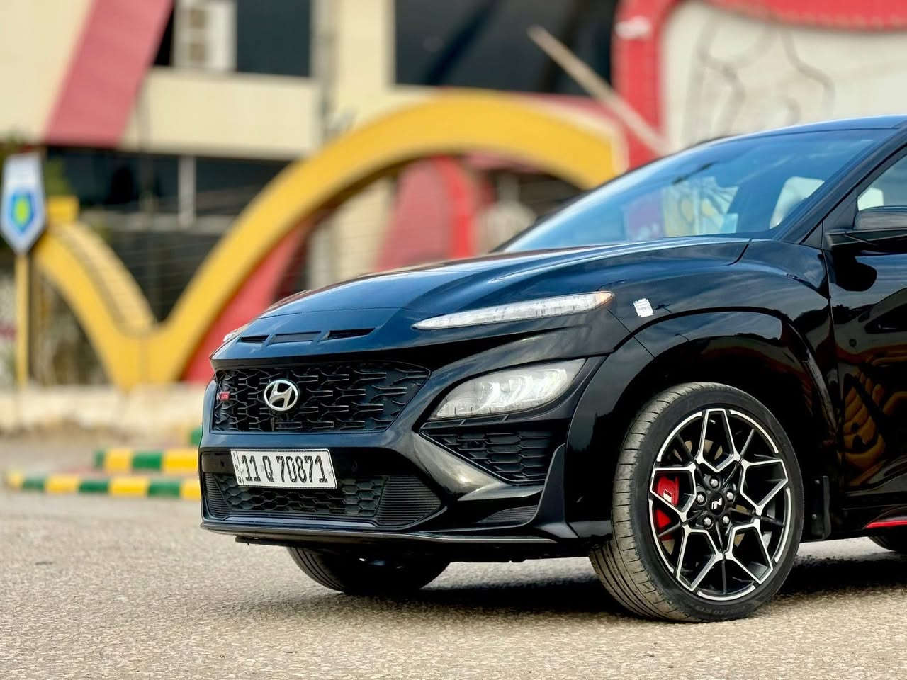 السلام عليكم …
هيونداي كونا( N )

موديل 2023

اللون : اسود

المحرك : 2000cc تيربو
برمجة امريكا 
شوته kn

شاشه كبيره نظام ابل كار بلاي واندرويد

كاميرا

رادارات 360 درجه

تحديد مسار وكروس سرعه

نظام صوت harman kardon

ستيرن رياضي 

شفتات ستيرن

الكشنات جلد وشامواه

كشن السائق كهرباء 3 وضعيات

المرايه الوسطيه تعتيم

شاشة العدادت متغيره بعدة وضعيات

بصمه تشغيل وابواب

تشغيل عن بعد

لايت 3 عدسات زنون

وضعيات قياده متعدده

كزوز رياضي بلادي دبل صالنصه

صوت الگزوز طرب عند التغيير على وضع n 

سرعة السياره 300 كيلو متر بالساعه

دوسات وترايش تختلف عن النسخ العاديه

ويل رياضي حجم 19

سبويلر ومري لون اسود

مانع انحدار 

باقي المواصفات ماتحضرني ومعروفه بالنسبه للجنايه 

السياره ممتعه جداً بالقياده وسريعه جداً 

السياره مختمه حرف N بالستيرن والشباك والكشنات والدوسات والصندوق والويل والفچوج

السياره ماشيه 20 الف كيلو 

رقم بغداد انگليزي 

للاستفسار 
***********
——————————
