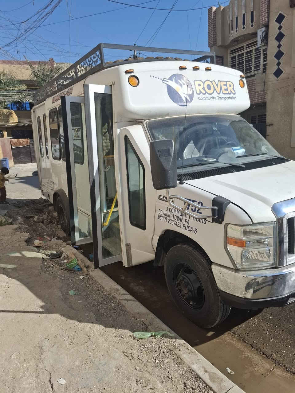 سلام عليكم فورد موديل 2017  رقم بغداد خصوصي بأسمي تحويل ثاني يوم محرك 10استندر جاهزه من كلشي  سعر 180ورقه تصلح مطعم او استخدام خاص عائله
رقم الهاتف (***********)
