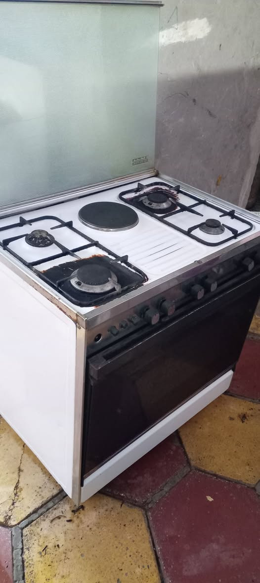 طباخ شغال فرن شغاله مامصلحه ابد سعر 80بي مجال مكان بغداد بل كماليه اتصال ***********مستعجل مستعجل ع بيعه
