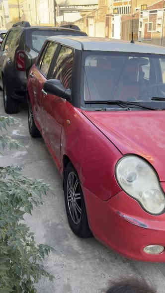 السلام عليكم عندي ليفان موديل 2013 
كير عادي محرك بلادي قبق اسود 
سياره جاهزه كير محرك تبريد صدر كله نضيف 
تخم تاير جديد 
رايدها 37وبيها مجال بسيط 
الاستفسار ***********
رقم وهزه وسنوية جديد بغداد
