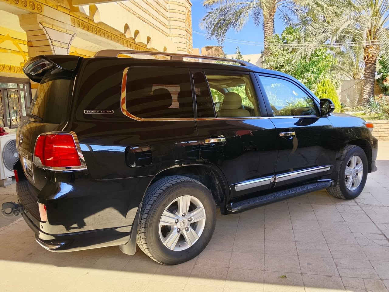 سلام عليكم
لاندكروزر للبيع موديل 2015 
محرك 6سلندر 
رقم اربيل الجديد بأسمي تحويل مباشر 
مكفولة كفالة عامة من الصبغ والتعديل والحادث 
استخدام شخصي جديده بمعنى الكلمة /ماشيه 180 
مكينه كير كفالة 💯
حداديه تراي 💯
المواصفات المعروفة GXR بريم 
حساسات ،كامرة ،مري شفط ،لايت زنون ،زراكات لايت 
داخل جلد ،كرسي كهرباء ،شاشة، طفاية
داخل صاج ،فول تحكم ، يدات نيكل السيارة جديده جدا
للاستفسار ***********
*********** مكان صلاح الدين
