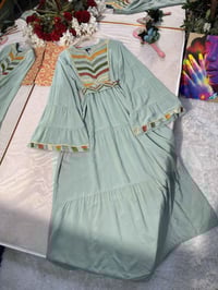 گلابيات العيد • كلوشة بارزة • مقاسات L-XXXL