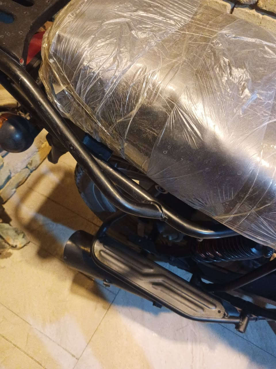 سلام عليكم ورحمة الله  من رخصة صاحب ااكروب  دراجه بوكسر اوراق اصولي ميه بالميه موديل 21 سعر 750 ودراجه نضيفه مكان الحمزه الغربي  وهاذه رقمي ‏‪***********‬‏
