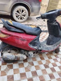 دراجة للبيع فراشة متروكه بس شغالة على الفحص السعر 200وبيه مجال الاتصال...