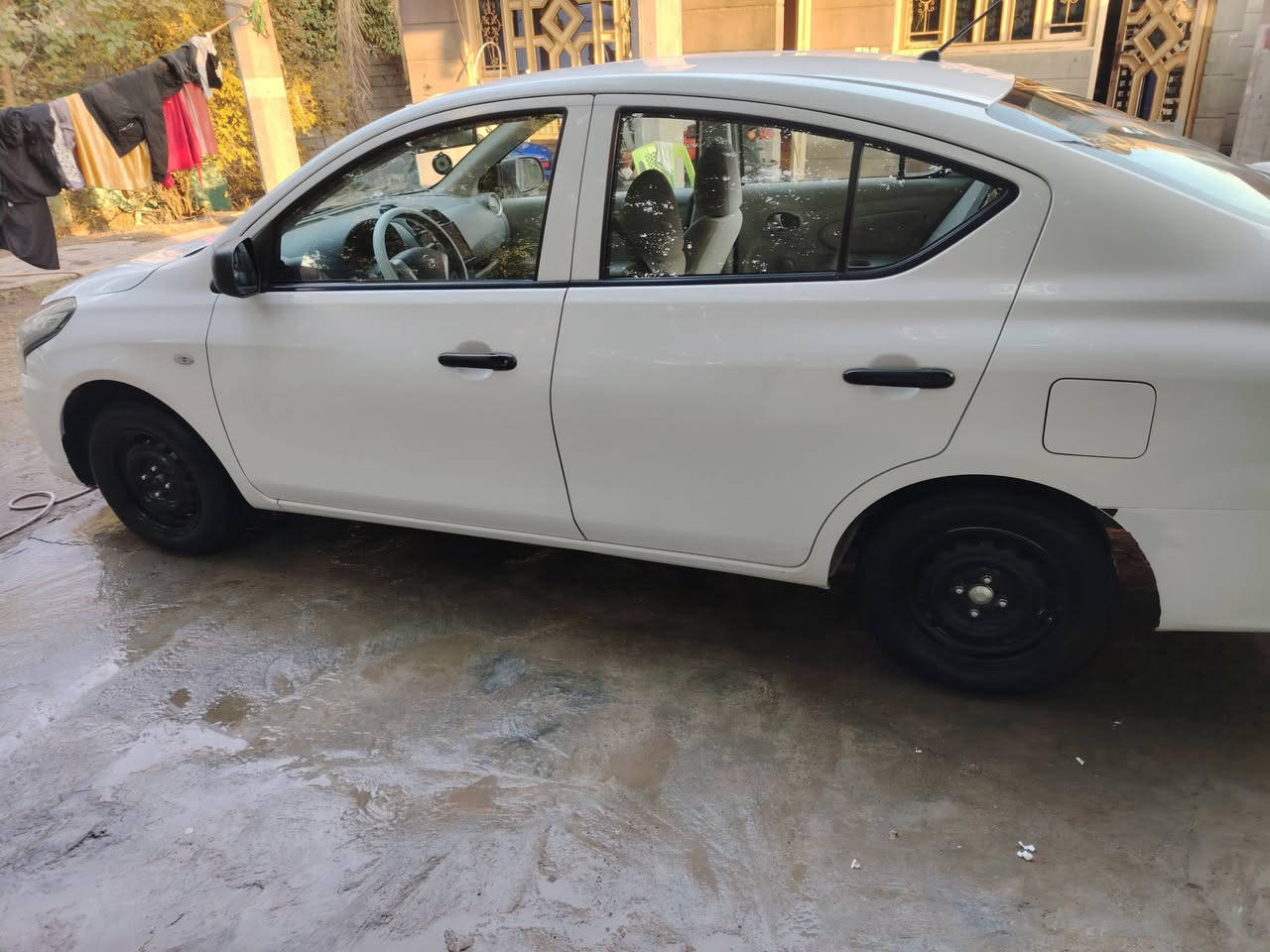 نيسان سني ٢٣   اربيل رقم جديد سنويه جديده تحويل ثاني يوم  السياره جديده بمعنى الكلمه بيهه شبر بالجاملغ الخلفي متصرف عليهه الف جاهزه بوجهك للشارع سياره مصروف عليهه مضخمات لدادات داخليه شاشه بلعافيه للي ياخذه ***********
السعر١١٨ وبيهه مجال حك الجيه
